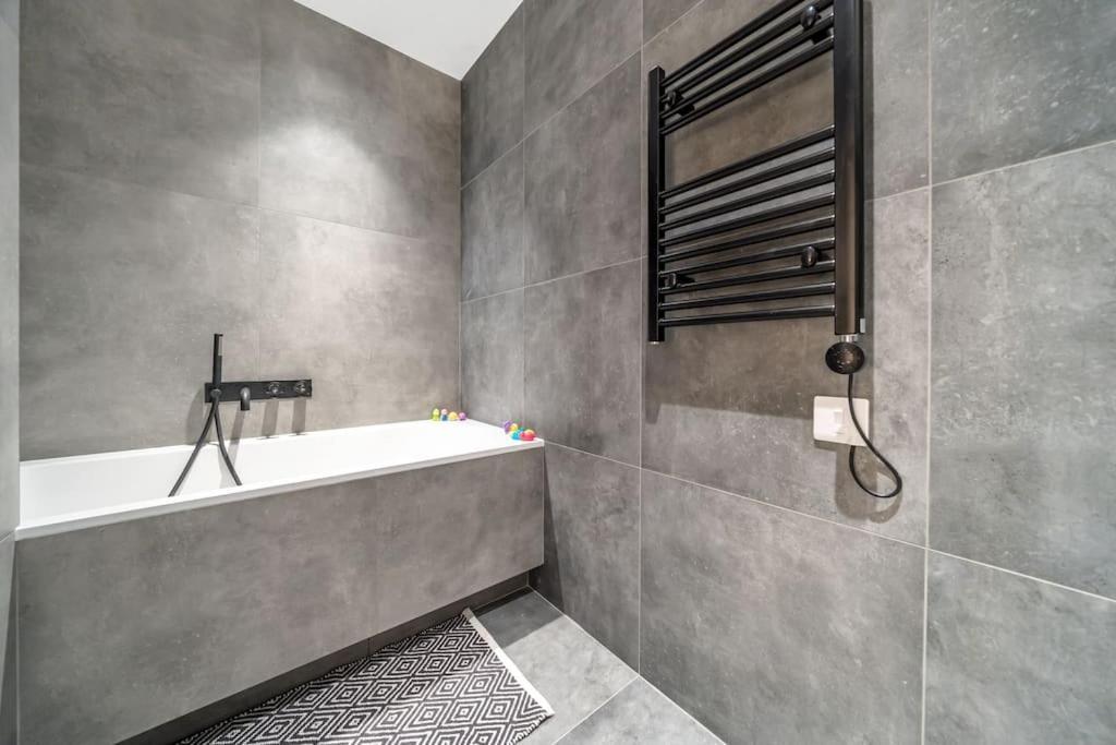 Trendy 2 Bedroom 2 Bathroom Apartment Minutes From Seafront In St Leonard'S Hastings St Leonards-on-Sea Extérieur photo